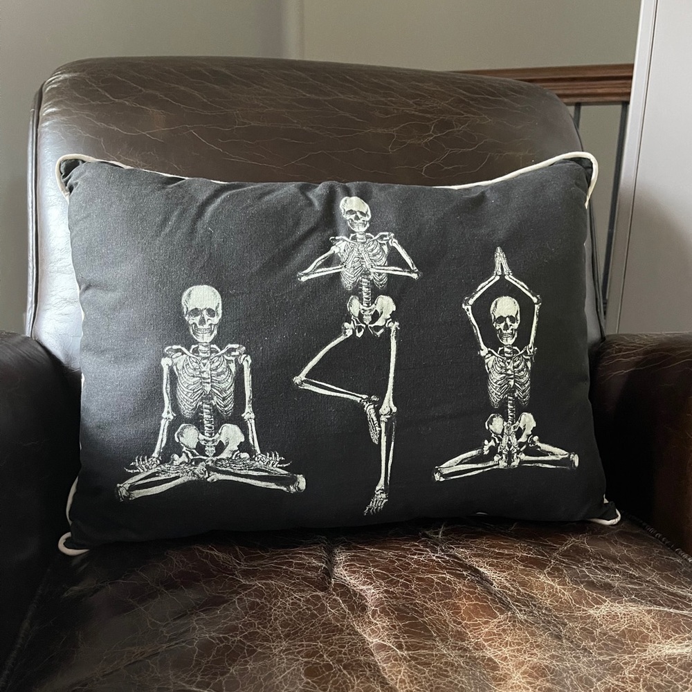 💀 Black, yoga skeleton pillow